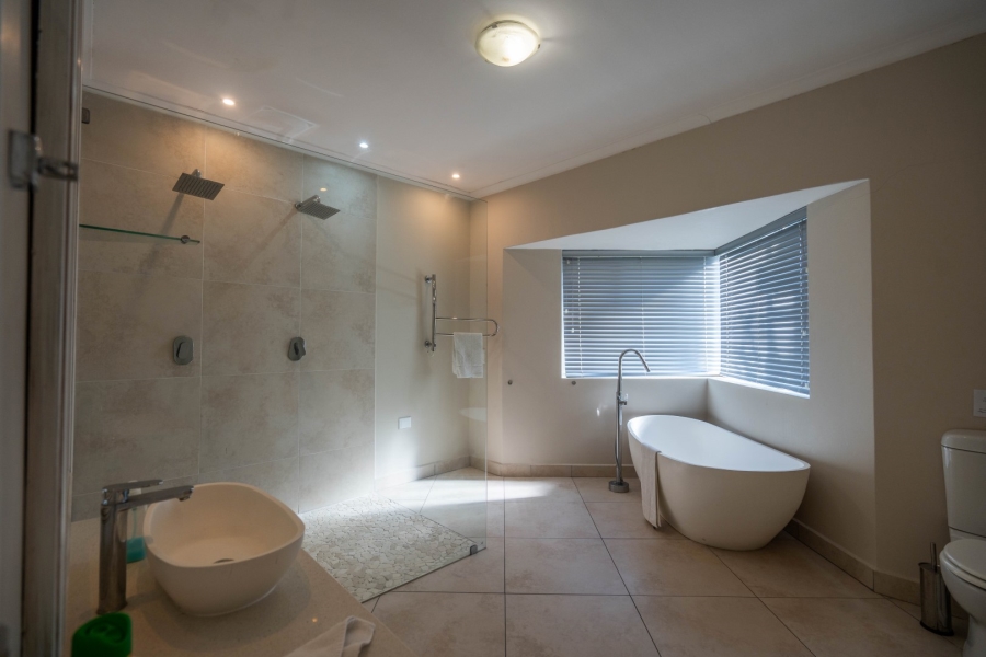 6 Bedroom Property for Sale in West Bank Eastern Cape